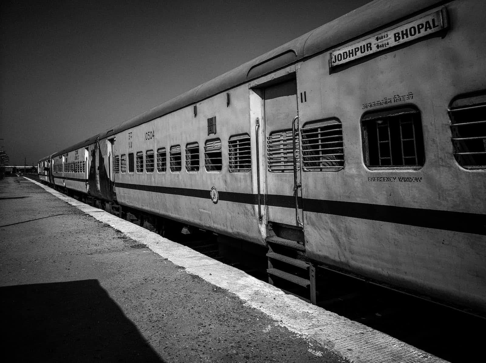 Large file downloads on Windows 10 mobile